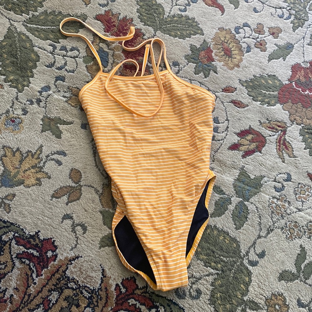 jolyn size 30 tie back suit